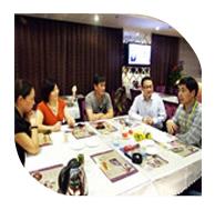 2010年10月21日，桂林新竹公司及中国建材联合会生态环境建材分会领导到大自然岩盘石浴广西旗舰店检查指导工作